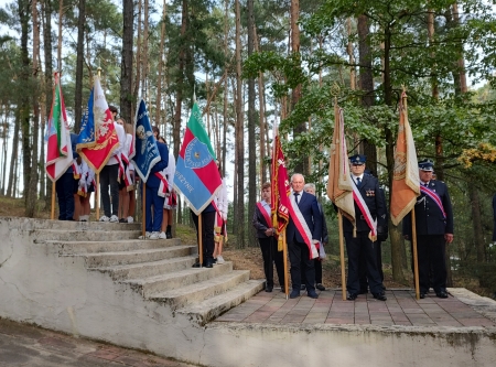 Apel Poległych przy Pomniku Pomordowanych Mieszkańców Kalisza w Białej Panieński...