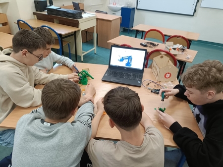 Innowacyjne zajęcia z programowania, robotyki i druku 3D w naszej szkole.